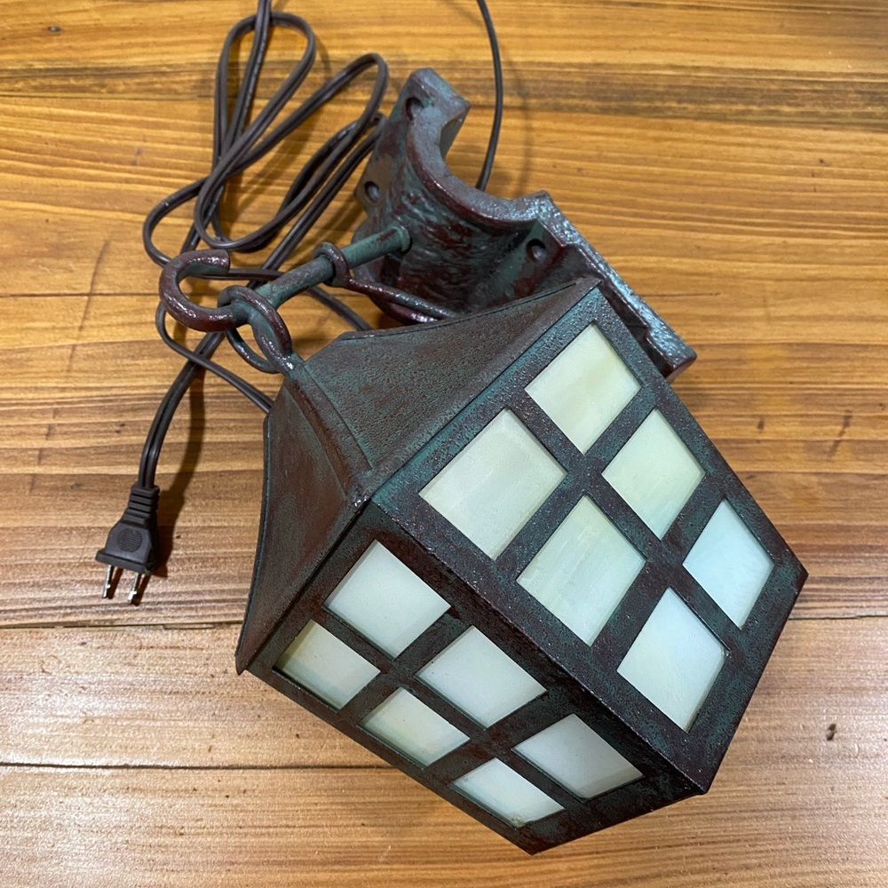 Disney’s Caribbean Beach resort pirate room light prop